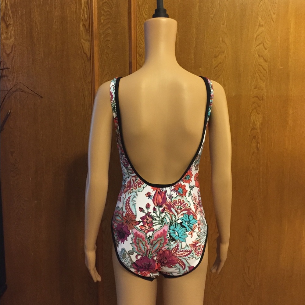 Gibson & Latimer One-Piece Swimsuit - Picture 4 of 8